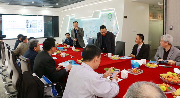 1516707859100444.jpg 孙董先容公司焦点研发管理职员.jpg